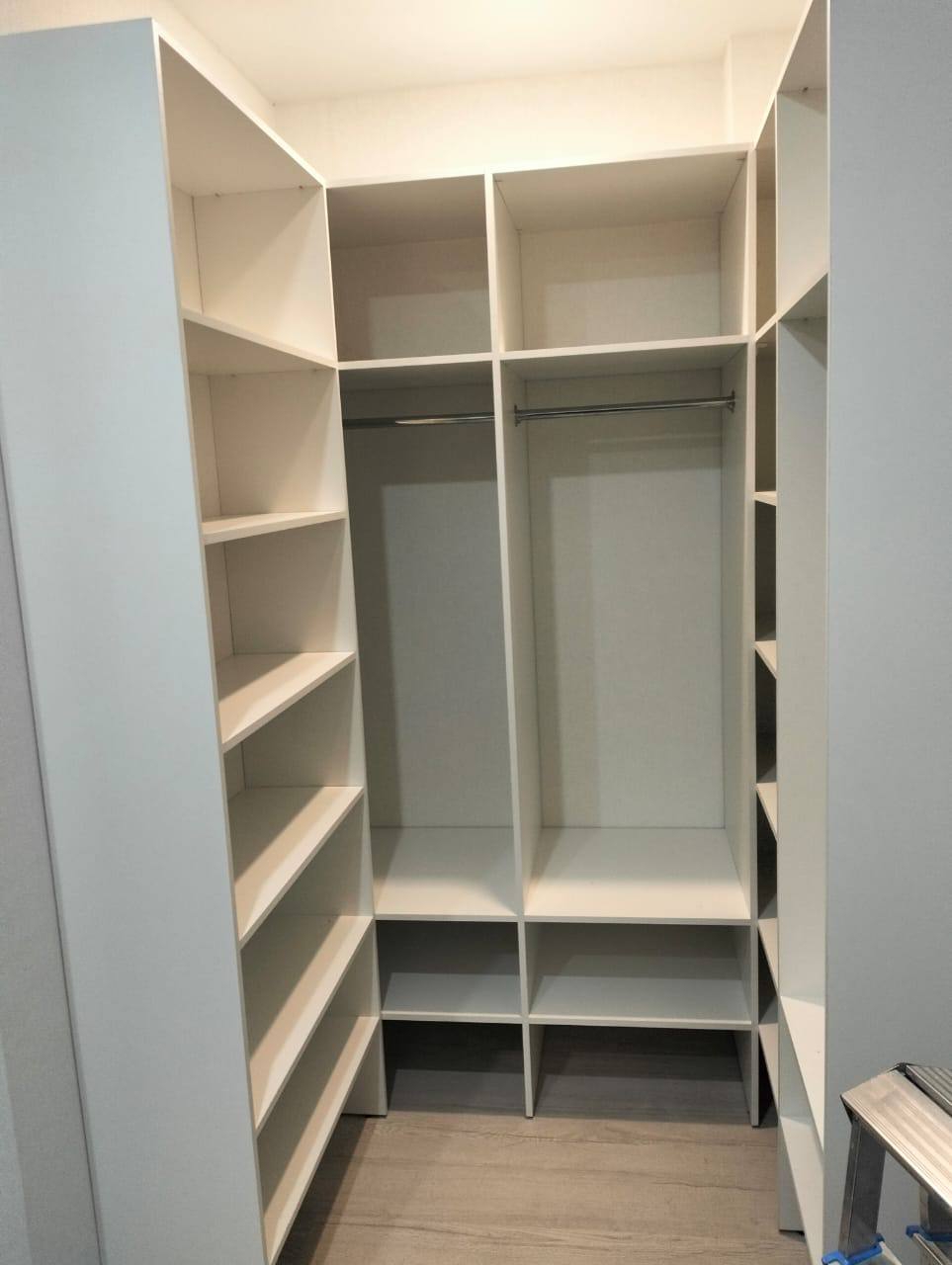 Гардеробная П-образная Белая